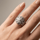 BAGUE EN ZIRCONIUM FLEUR ARGENTÉE