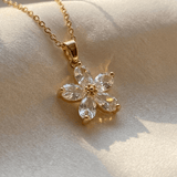 COLLIER EN OR À FLEURS GRACIEUSES