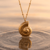 COLLIER EN COQUILLE D'OR