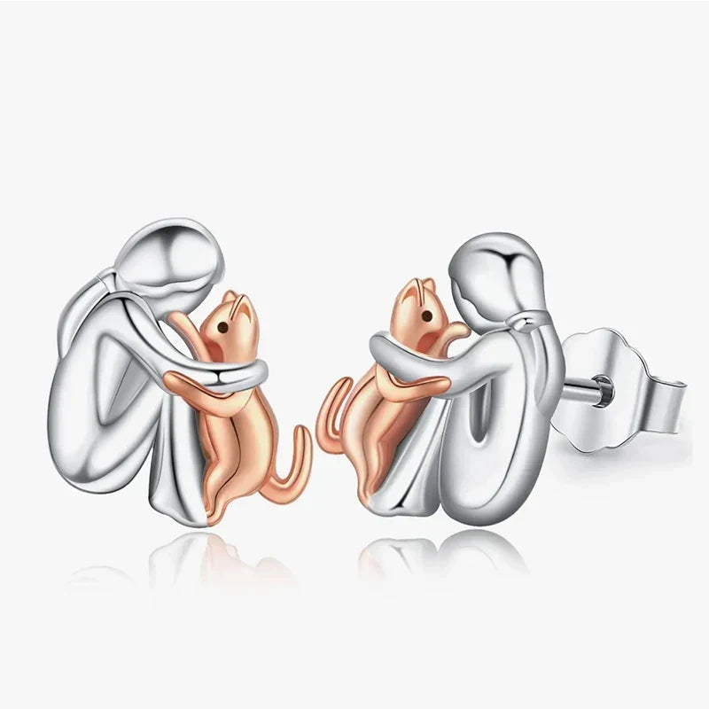 Boucles d'oreilles en forme d'étreinte de chat en argent et or bicolore