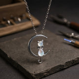 Collier en Croissant avec Pierre de Lune et Chat