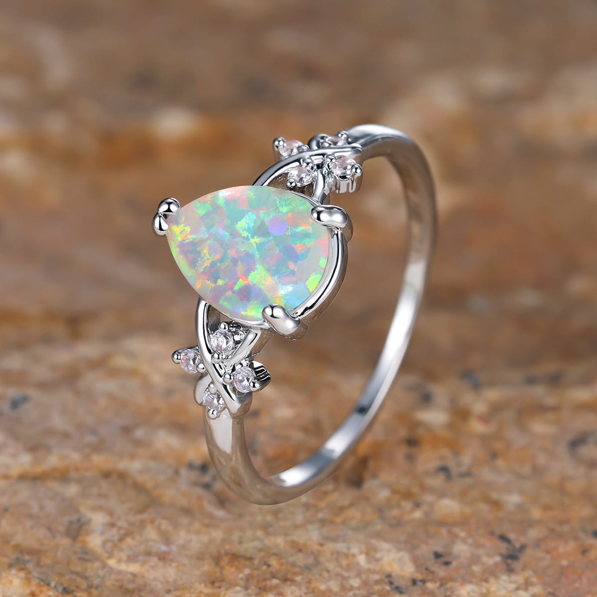 BAGUE À LARMES PRISMATIQUES