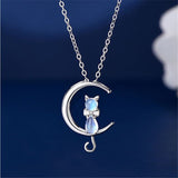 Collier en Croissant avec Pierre de Lune et Chat